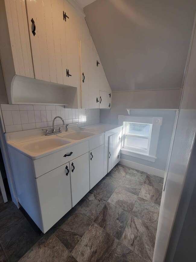 Kitchen - 184 S Main St Unit 1