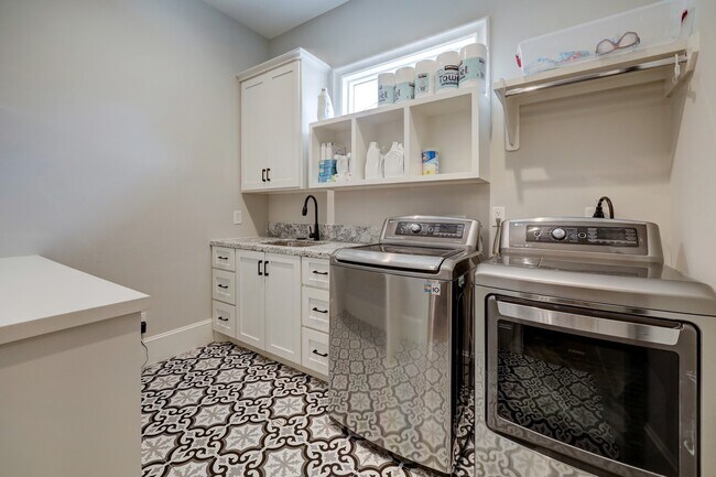 Photo - 1322 Caywood Ln