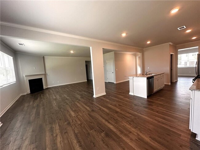 Photo - 140 Landsdowne Way SE