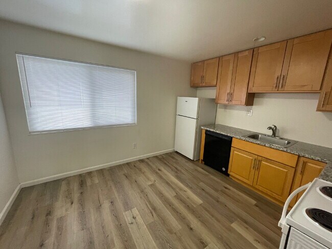 Photo - 2-Bed Condo Retreat with Elegant Granite Touches in Antioch Unidad 2