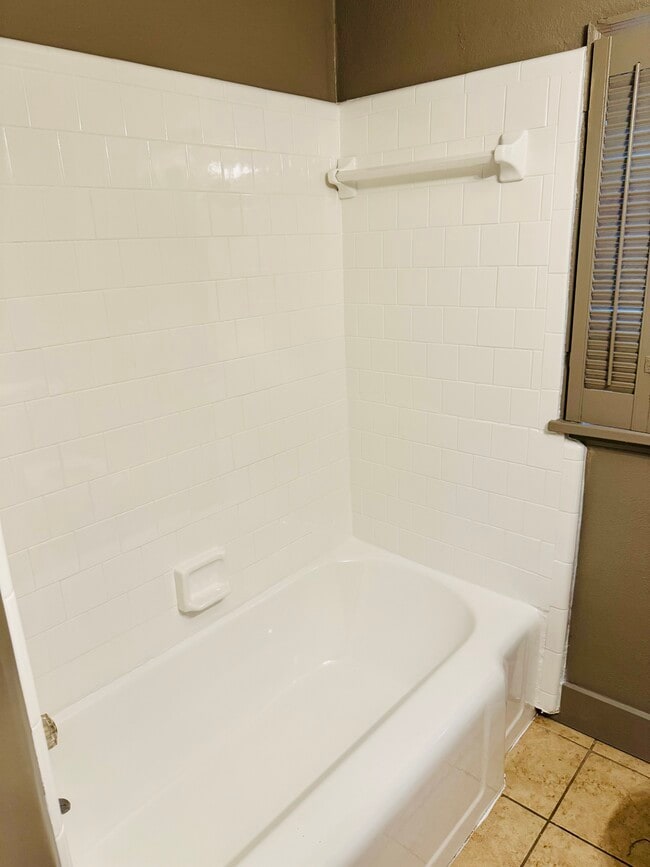 Photo - 1828 Mitchell St