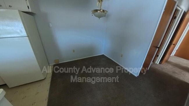 Photo - 6189 Chesham Dr