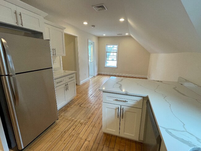 Photo - 21 E Transit St Unidad 3