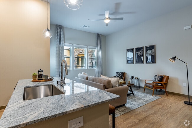 2BR, 1BA - 933SF -