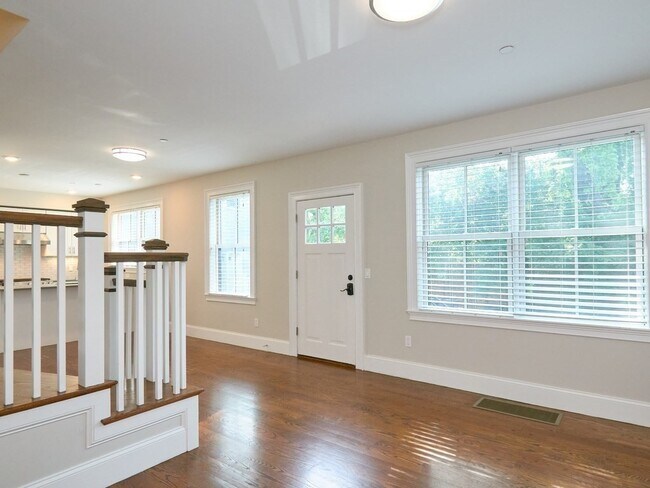 Photo - 181 Putnam Ave