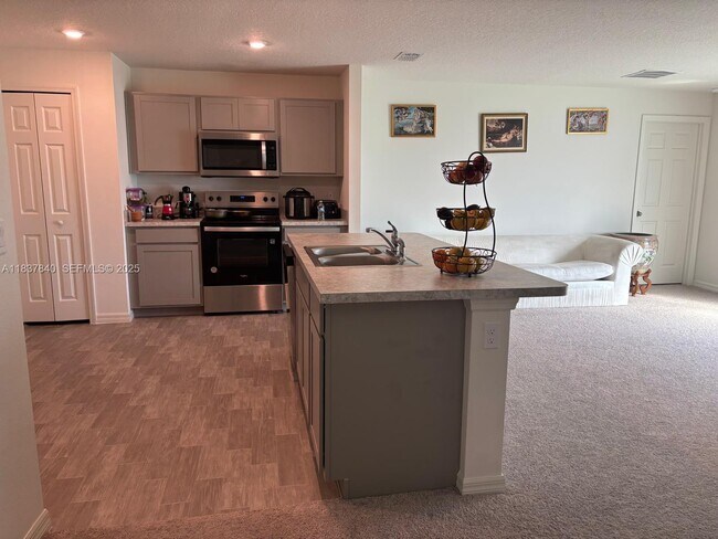 Photo - 1073 SW Eureka Ave