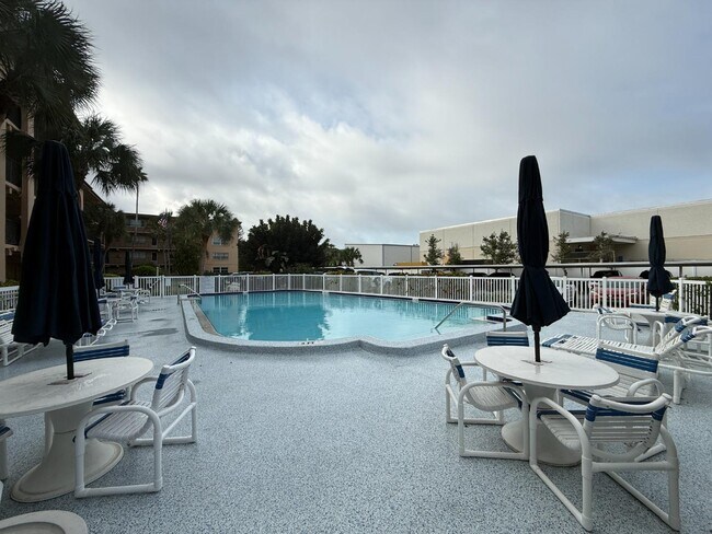 Photo - 2525 W Bay Dr