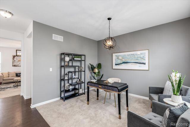 Photo - 286 Springview St