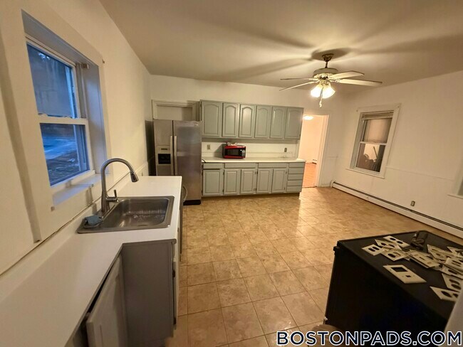 Photo - 60 Old Common Rd Unit 1