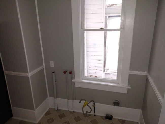 Photo - MAIN FLOOR LARGE APARTMENT