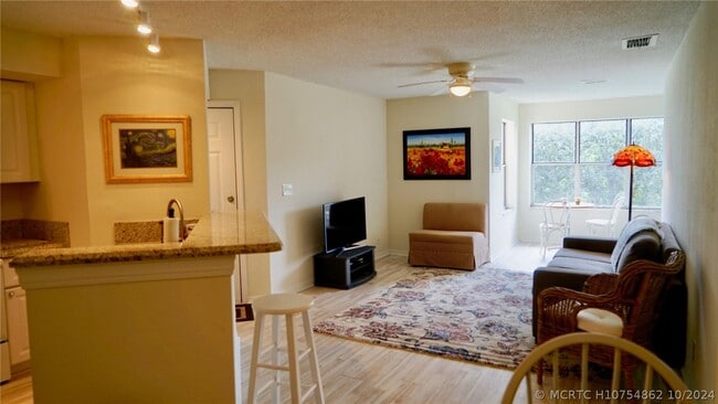 Building Photo - 3330 Pinewalk Dr N Unit 1625