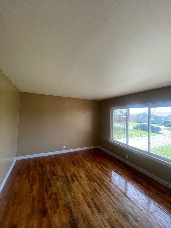 Property Available now! - Property Available now! Apartment