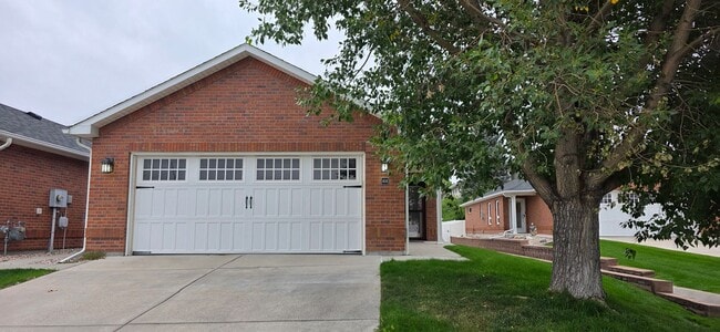 Building Photo - 414 Appletree Ct Rental