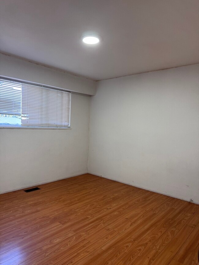 Photo - 10046 129 St