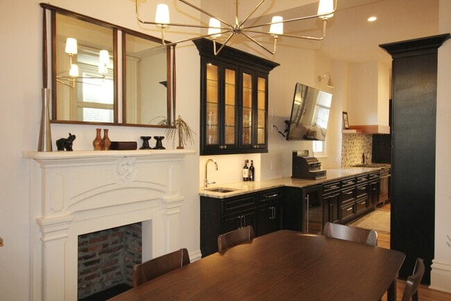 1819 Sarah St