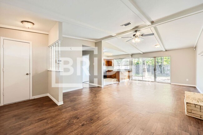 Photo - 802 Poinsettia Dr