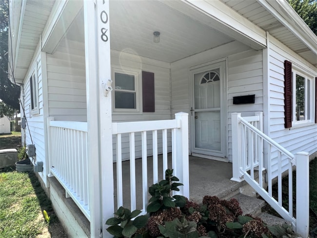 Photo - 108 E Cochran St