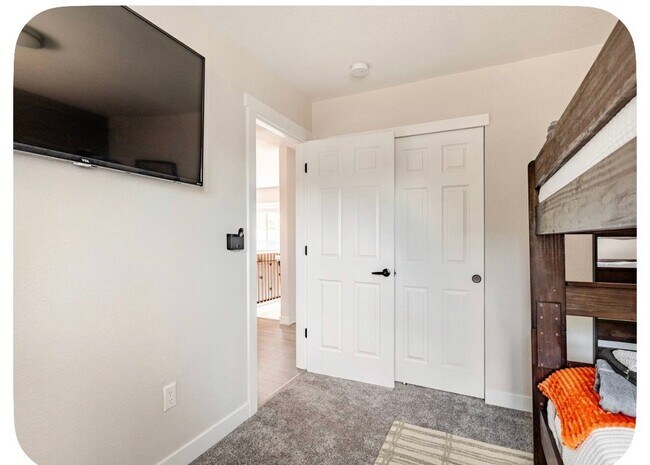 Photo - 869 Douglas Dr