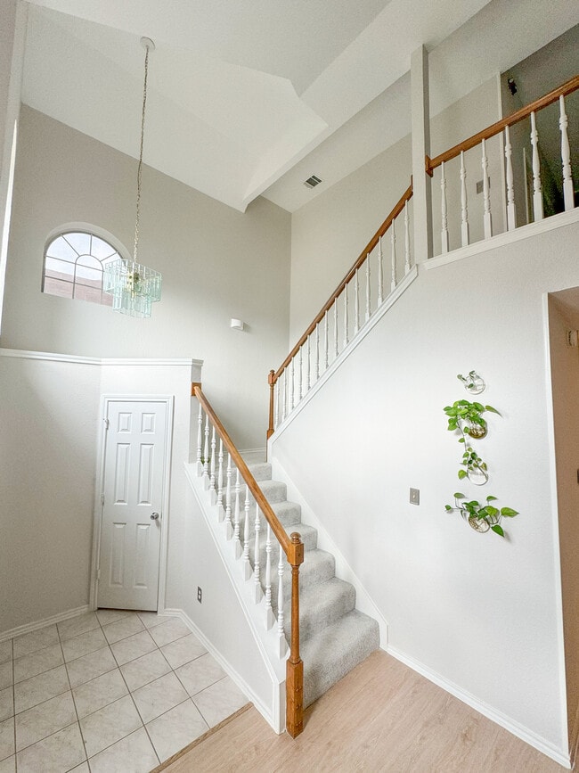 Photo - 2223 Meadowstone Dr