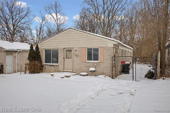 Photo - 21046 Wakedon St