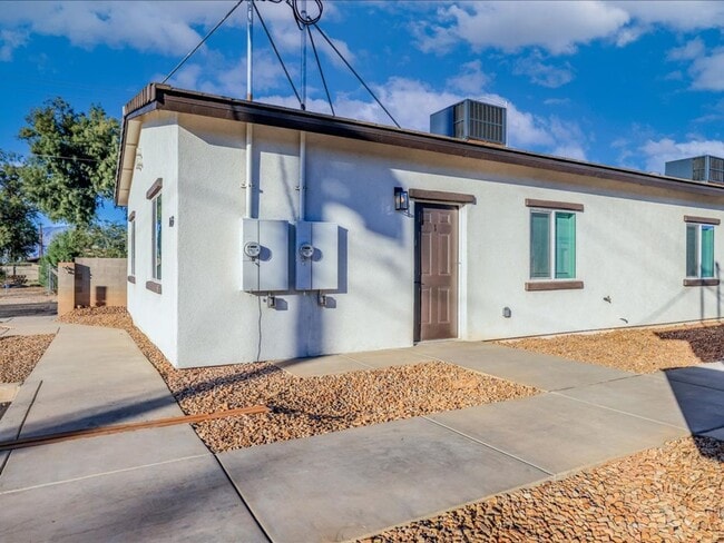 1603 S Van Buren Ave