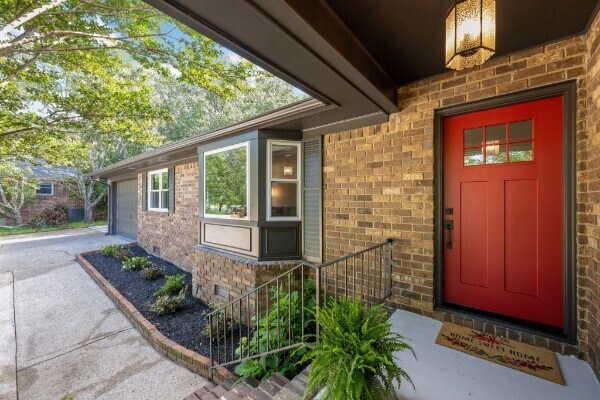 Exterior: Parte delantera - 1220 Franklin Dr