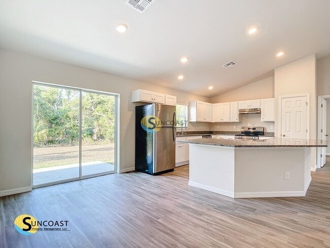 Photo - 22 Tropicana Parkway W