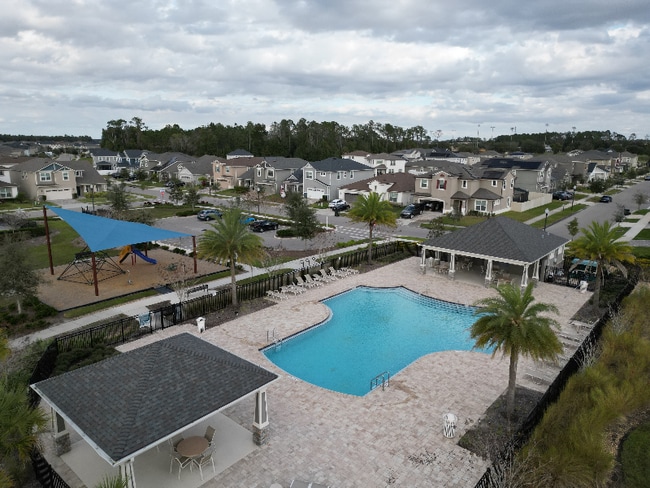 Photo - 2066 Cresswell St