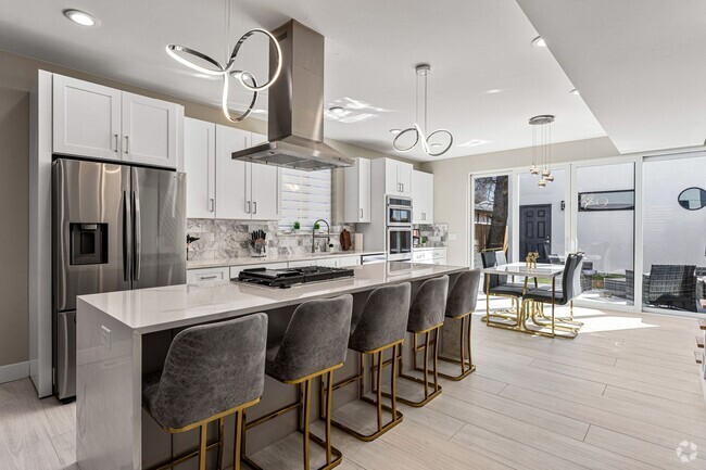 Building Photo - 5 Bed, 5 Bath home in South Park Hill