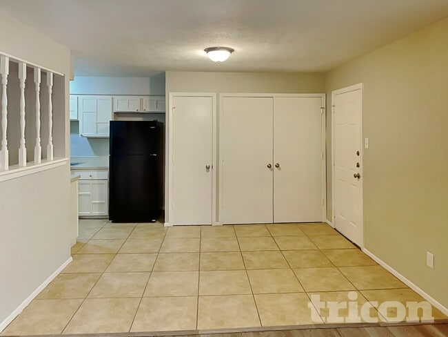 Photo - 1555 Willowbrook St