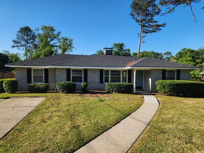 Photo - Spacious 4BR/2BA Brick Home with Fireplace, Large Island!