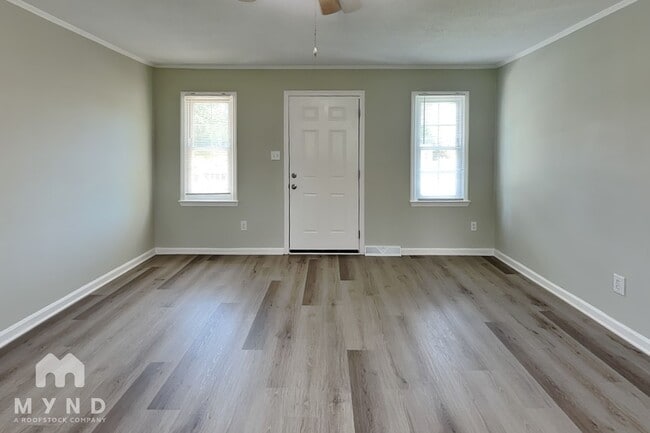 Photo - 906 Edgehill Dr