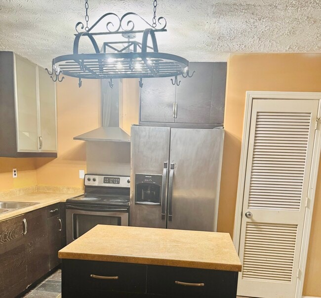 Building Photo - 2641 Parkside Way