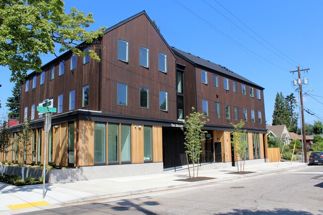 Building Photo - 1611 N Rosa Parks Way Rental