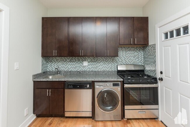 Building Photo - 3 bedroom in Chicago IL 60657 Unit 633-3 Rental