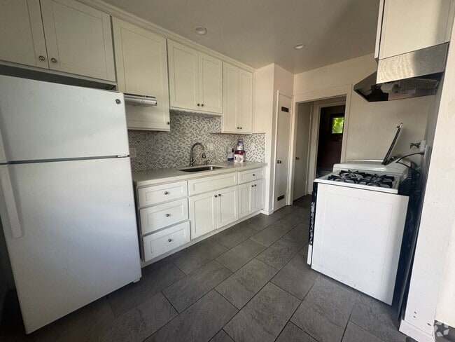 Building Photo - 4575 Emerald St Unit B Rental