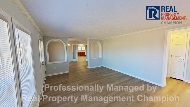 Photo - Spacious 3 BD/2.5 BA Home w/New Flooring and Fresh Paint