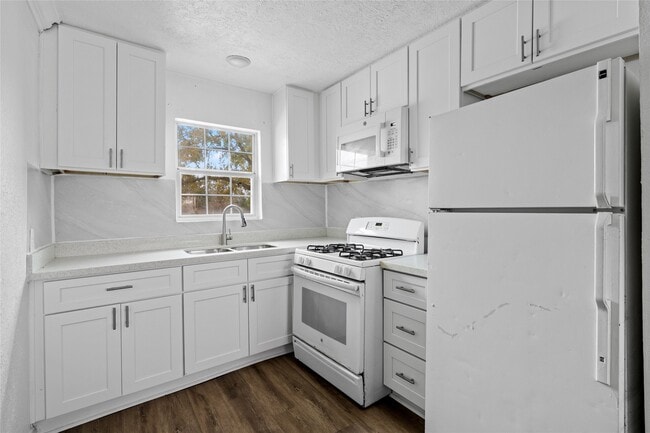 Photo - 923 Knight St