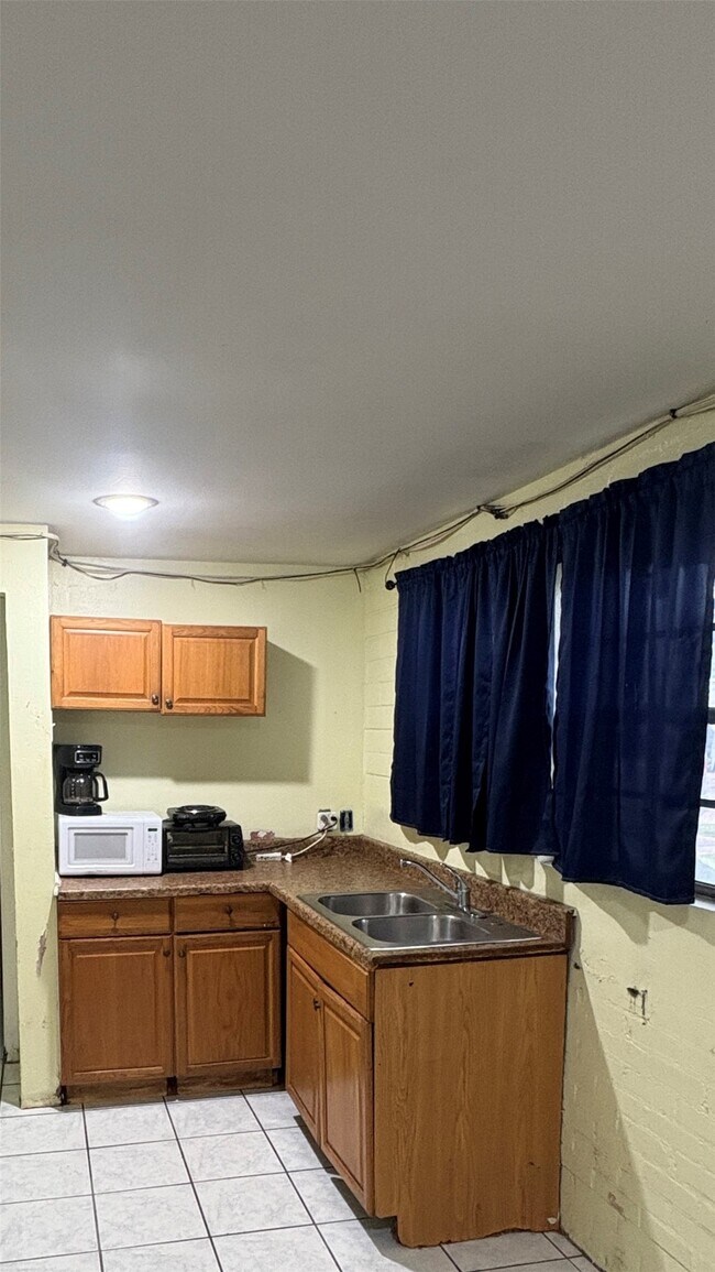 Photo - 2001 N Brazosport Blvd