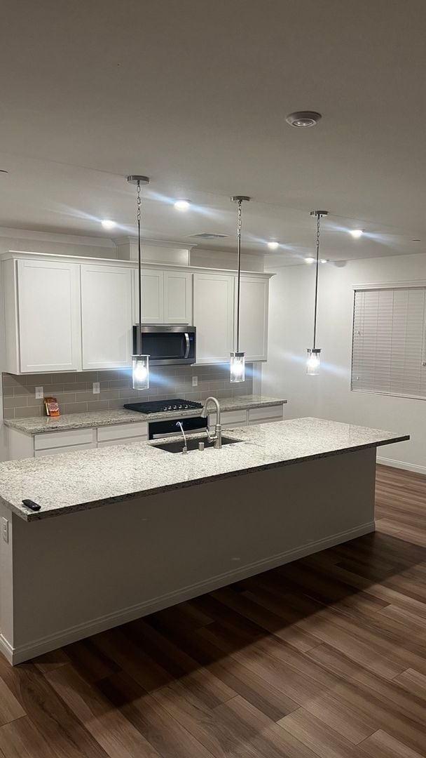 Photo - 854 Benning St