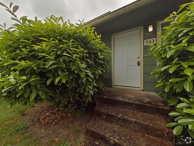 Building Photo - Apartment ~ Close to Campus ~ Cat Friendly Unit 763 NW 10th