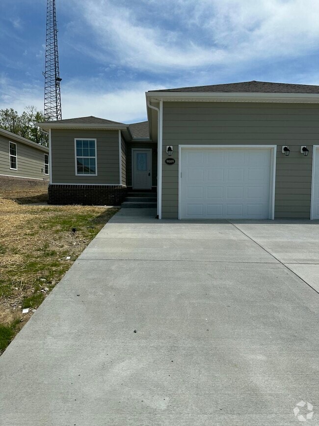 Building Photo - 9005 Landon Ln Rental