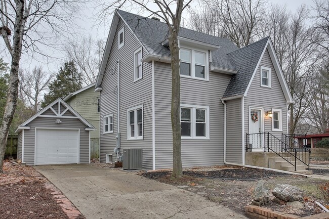 3 Bedroom updated home Near Campus - Avail... - 3 Bedroom updated home Near Campus - Avail...