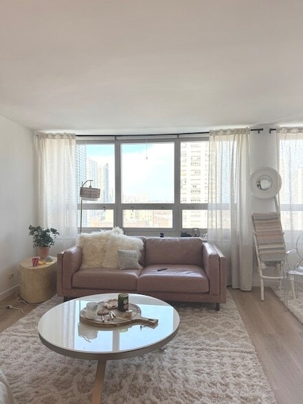 Photo - 88 W Schiller St Unit 1707L