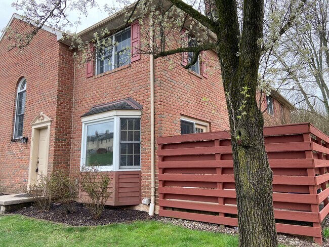 Side view - 3 Windsor Ct