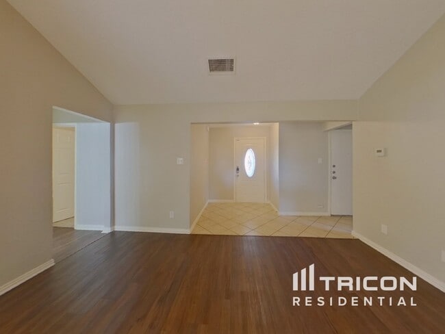 Photo - 6056 Birchhill Rd