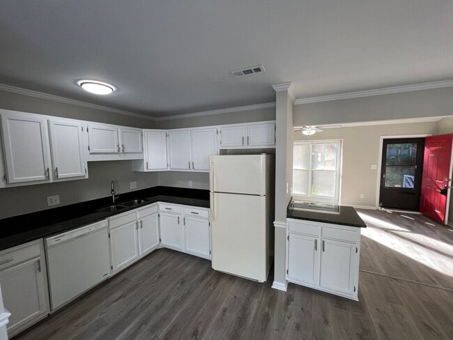 Building Photo - Charming 2 Bed 2 Bath QuadPlex Unit 1