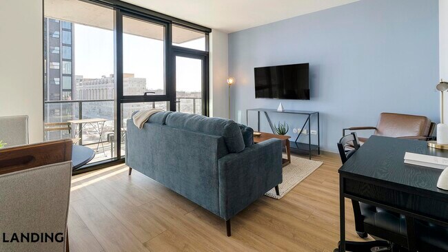 513 S Damen Ave Unit 702