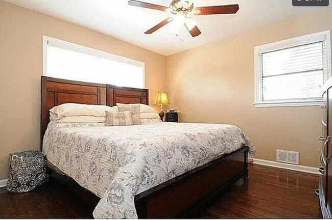 Photo - 2342 Cortez Way NE