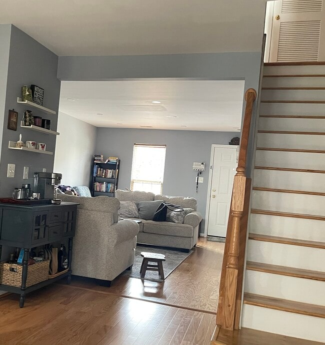 Photo - 43036 Demerrit St